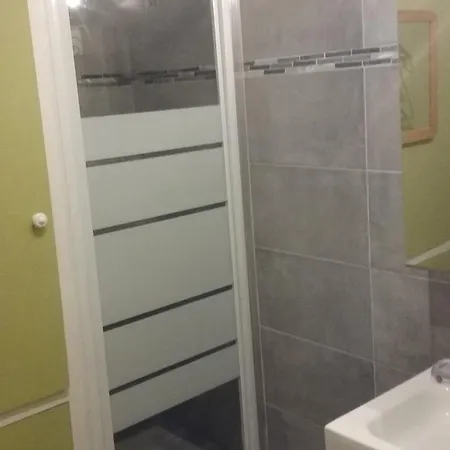 Appt F2 A 200m Du Situe Plein Sud -vue Daire *