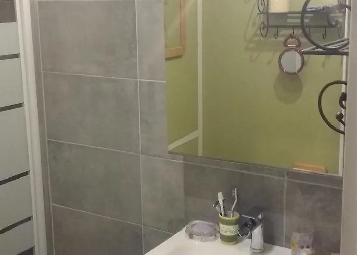 Appt F2 A 200m Du Situe Plein Sud -vue *